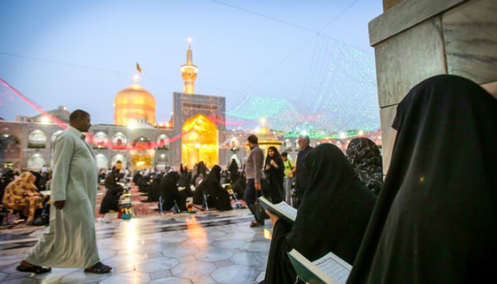 آداب زیارت به نیابت؛ چگونه به نیابت از دیگران زیارت کنیم؟